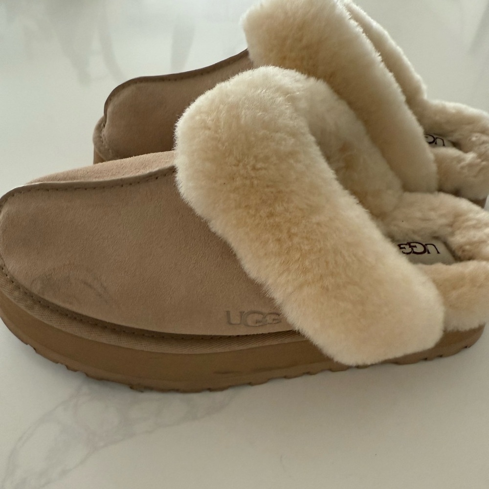 UGG Beige Disquette Platform Slip-Ons size 9